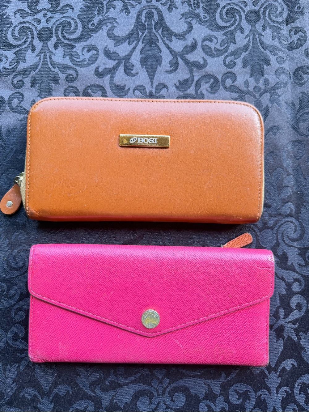 Lot of 2 Women’s Wallets Michael Kors Jet Set & BOSI Leather Zip Around Wallet